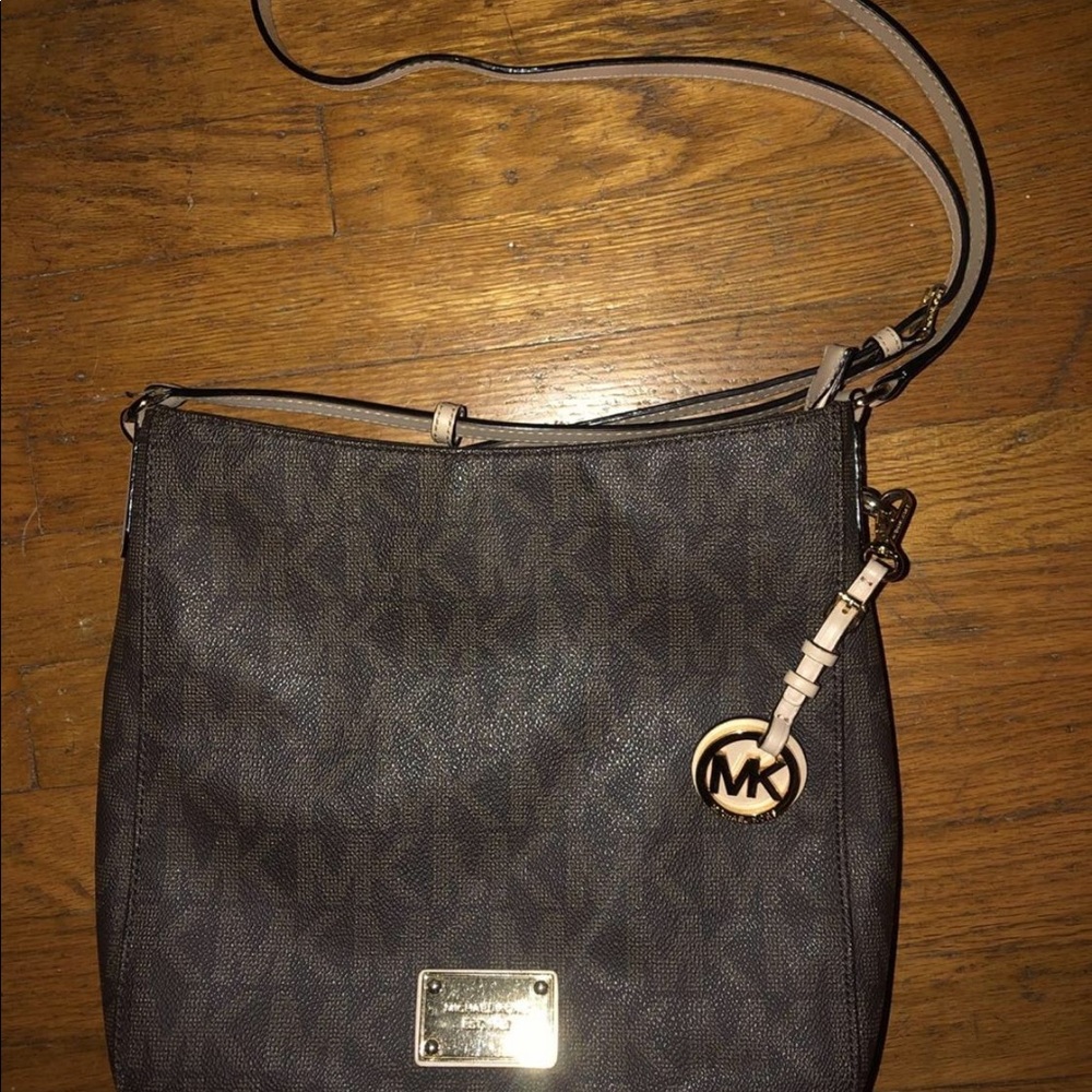 Michael kors cross body purse